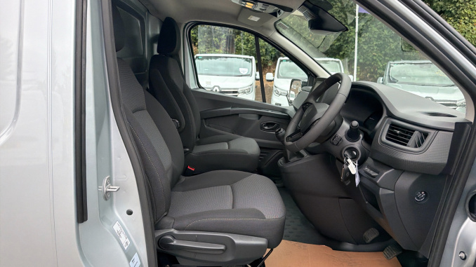 Renault Trafic Swb Diesel SH30 Blue dCi 150 High Roof Advance [Safety] Van - Image 6